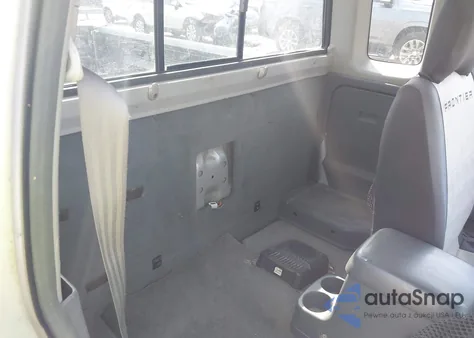 2001 Nissan Frontier Desert Runner Se-V6 z USA, uszkodzony, nr VIN 1N6ED26T21C392077